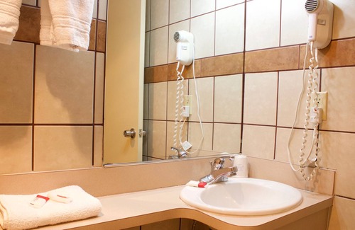 Northeast Neighbors Hotel | Knights Inn Salem, OR