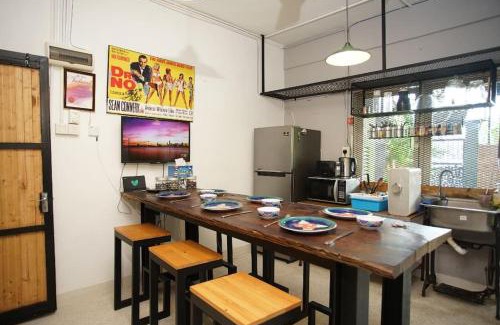 Taman Kota Laksamana House | Knocknock 70s Home, 5R5B Jonker Parking Netflix KTV Coway BBQ