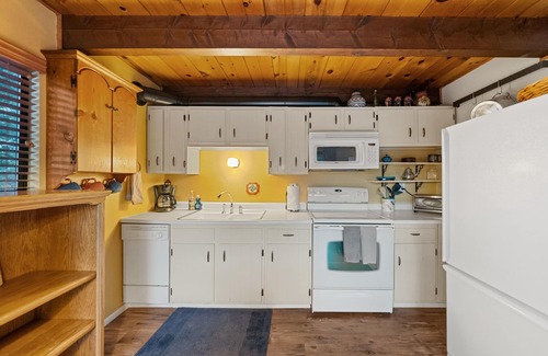 Pine Cove Cottage | Knotting Hill Amazing View and Spa