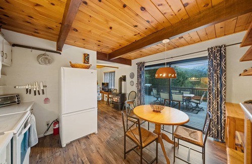 Pine Cove Cottage | Knotting Hill Amazing View and Spa