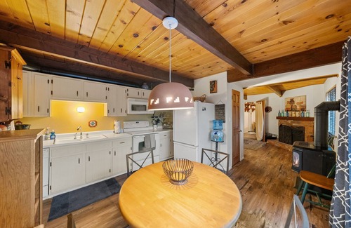 Pine Cove Cottage | Knotting Hill Amazing View and Spa