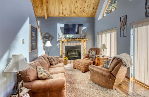 Lead House | Knotty Pine Chalet