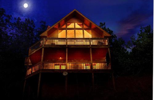 Pittman Center House | Knotty Pine Delight Holiday home