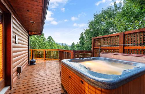 Pittman Center House | Knotty Pine Delight Holiday home