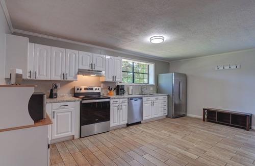 Rivertrace House | Knoxville Airport 5BR/4BA Home, Perfect for Groups