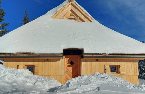 Kamnik Ski Chalet | Koča Žafran - Velika planina