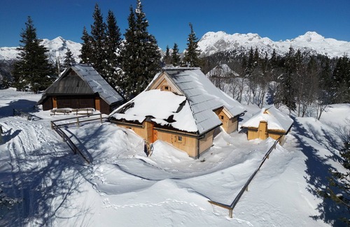 Kamnik Ski Chalet | Koča Žafran - Velika planina