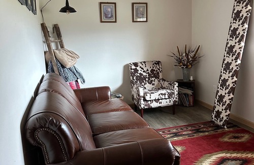 Chiniak Cabin | Kodiak Fishing-Hunting Lodge offers wilderness within driving distance to city