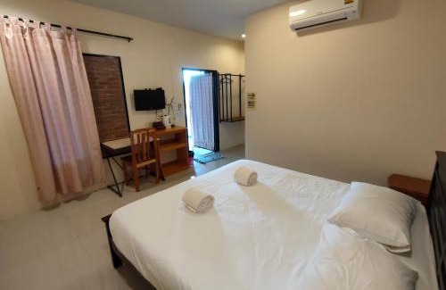 Nuea Khlong Hostel | Koh Jum Bungalow & Hostel