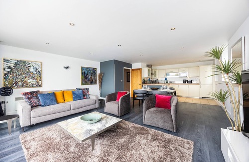 Docklands Apartment | Koks Mews 2 Bed 2 Bath Apartment - ExCeL