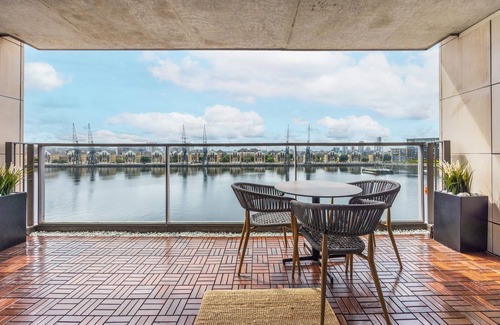 Docklands Apartment | Koks Mews 2 Bed 2 Bath Apartment - ExCeL