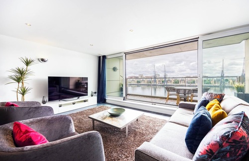 Docklands Apartment | Koks Mews 2 Bed 2 Bath Apartment - ExCeL