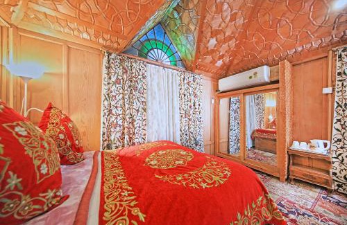 Dal Lake Hotel | Kolu Group Of Houseboats