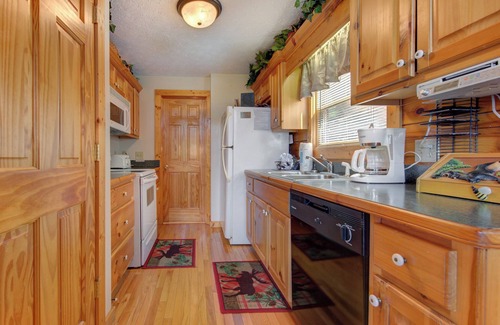 Black Bear Falls Cabin | Komfy Kozy by Jackson Mountain Rentals