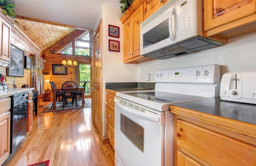 Black Bear Falls Cabin | Komfy Kozy by Jackson Mountain Rentals