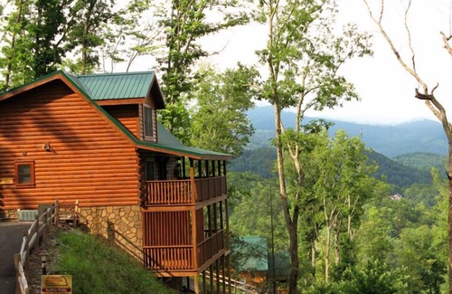 Black Bear Falls Cabin | Komfy Kozy by Jackson Mountain Rentals