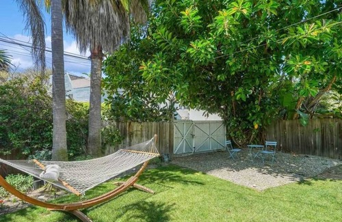 Venice House | Kong Guest H-5 mins walk to Venice Canal and Beach, Abbot Kinney's famous street
