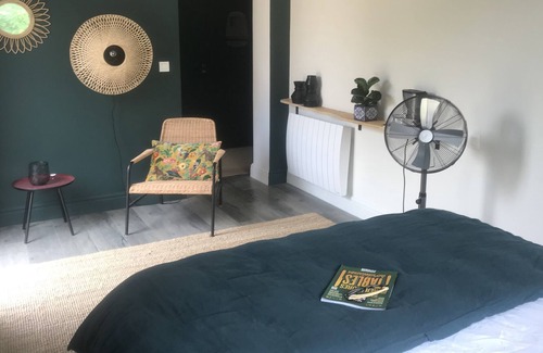 Saint-Loubes House | Kool: Room 2 pers with SPA in a guest house between Bordeaux and St Emilion