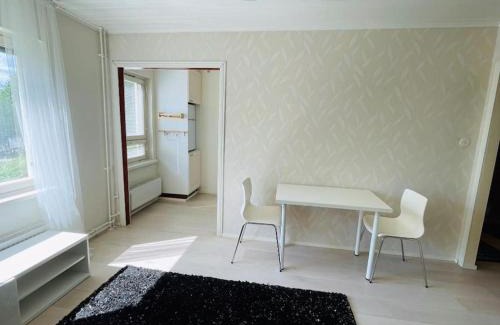Aviapolis Apartment | Kotimaailma Helsinki - Valoisa yksiö Tikkurilan kupeessa