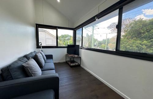 East Brisbane Apartment | KozyGuru East Brisbane 3B APT