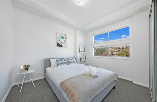 Wentworthville Apartment | KOZYGURU WENTWORTHVILLE KOZY 2 BED 1 BATH APT STREET PARKING NWE049