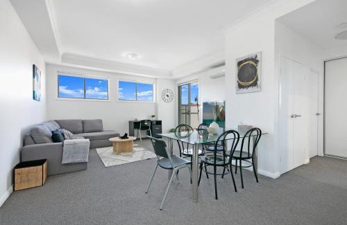 Wentworthville Apartment | KOZYGURU WENTWORTHVILLE KOZY 2 BED 1 BATH APT STREET PARKING NWE049