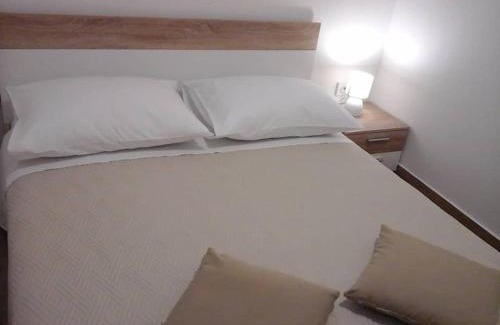 Grebastica Apartment | Krešo i Niko