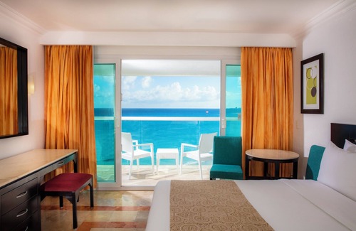 Punta Cancun Resort | Krystal Cancun