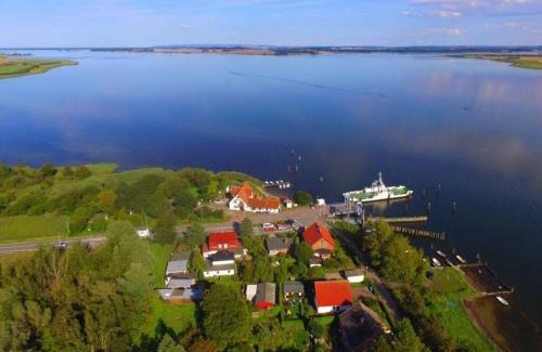 Wiek House | Kubis Modern Retreat