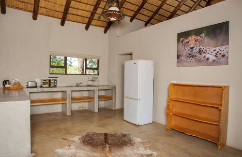 Thorny Bush Game Reserve Cabin | Kubu Bush Lodge