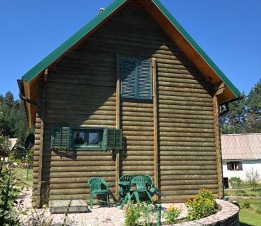 Zabljak Apartment | Kuca u borju - House in pines
