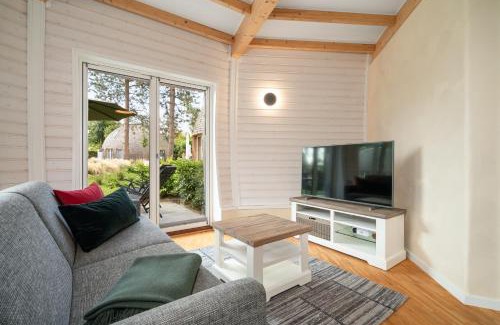 Muritz House | Kugelhaus Kia - Modernes Kugelhaus mit klarer Linie und Naturbezug am Tollensesee