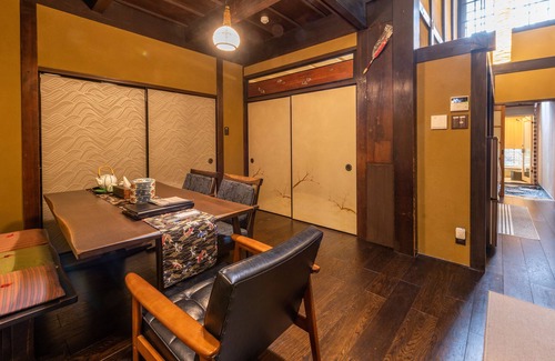 Central Kyoto Villa | Kumo Machiya Stay Shijo: A great house with long history to be rented as a whole