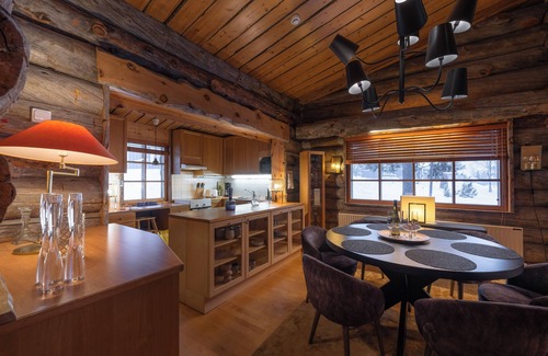 Saariselka Apartment | Kuukkeli Log Houses Teerenpesä - Premium Suite A48