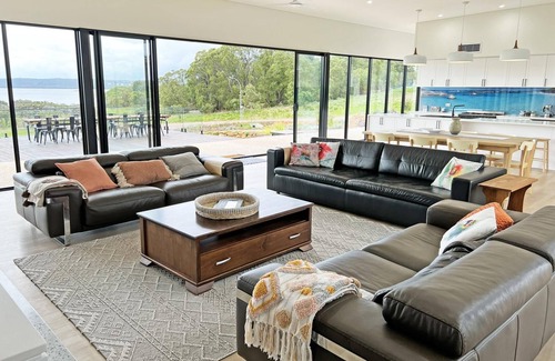 Hay House | Kwoorabup Views + Studio: Stunning Scenic Escape