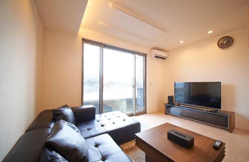 Kamininomiyacho Villa | Kyoto river side modern House