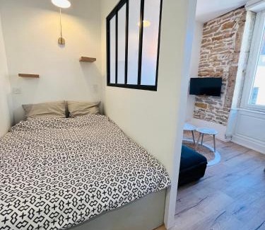Centre-ville Apartment | L’appartement lumière