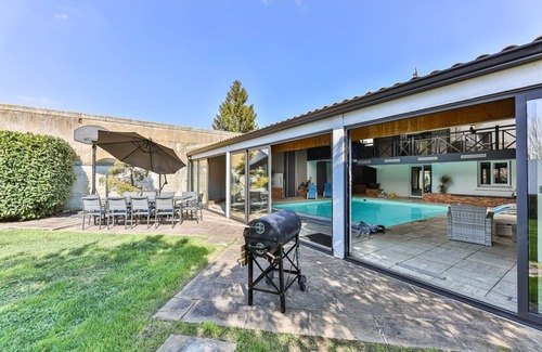 Challans House | L'atypique - Piscine intérieure - Wifi