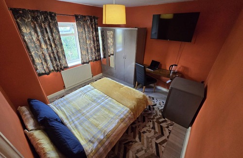 London Borough of Hounslow House | L'Auberge close Syon Lane Station and Heathrow
