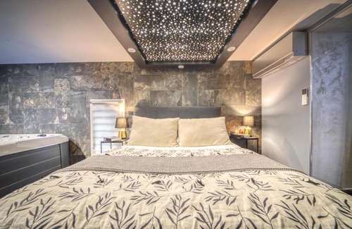 Secteur 4 Apartment | L'Eden Love - Jacuzzi/Sauna