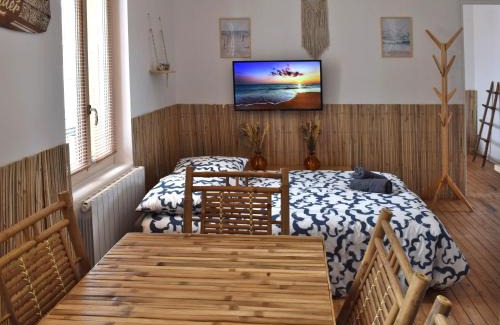 Montlucon Apartment | L'Effet Mer - Home Homy