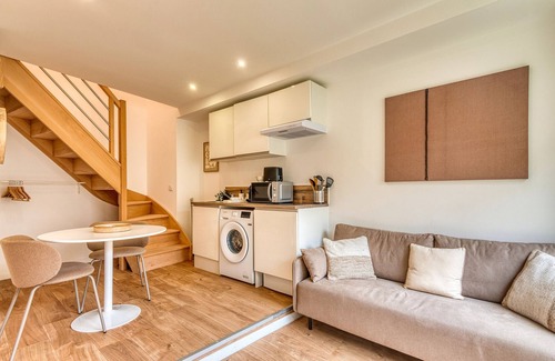 Oullins Apartment | L’Epicéa - RDJ duplex, proche métro+hôpital