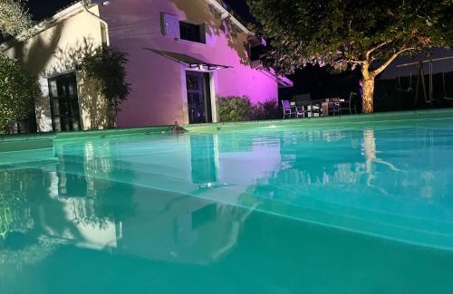 La Lande-de-Fronsac House | L Escale Girondine avec son spa, son sauna et sa piscine privative