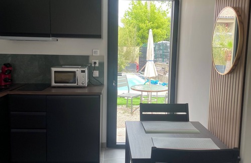 Malemort-du-Comtat Bed & Breakfast | L'esquirou house type 2