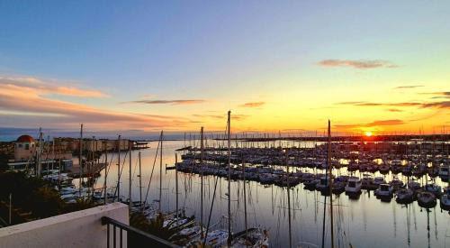 Gruissan Apartment | - L'Horizon Bleu - Cocon romantique avec vue mer panoramique