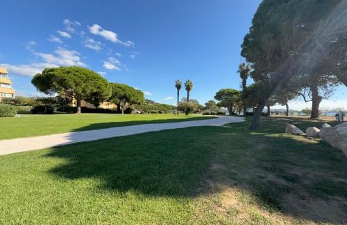 Miramar Apartment | L'ivoire classed 2étoiles pied dans l'eau