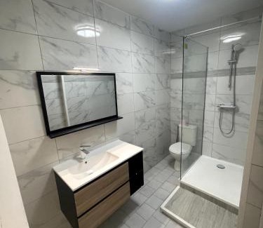 Bagnols-sur-Ceze Apartment | l'oasis bagnolet
