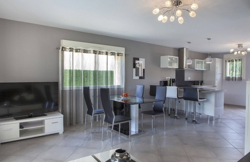 Grillon Villa | L'OUSTAOU, PRIVATE POOL & AIR CONDITIONING FOR 5 PEOPLE. Rated 3 *