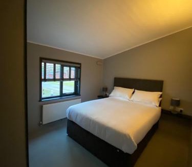 Bethesda House | L19 - Penrhyn Spa Lodge with Hot Tub