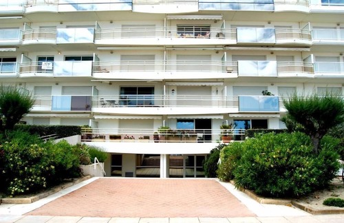 La Baule-Escoublac Apartment | La Baule plage benoit, T2 +cabin, seafront building